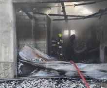 Pompierii au intervenit la lichidarea unui incendiu izbucnit într-un depozit de producere a brichetelor din raionul Căușeni