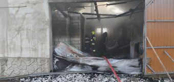 Pompierii au intervenit la lichidarea unui incendiu izbucnit într-un depozit de producere a brichetelor din raionul Căușeni