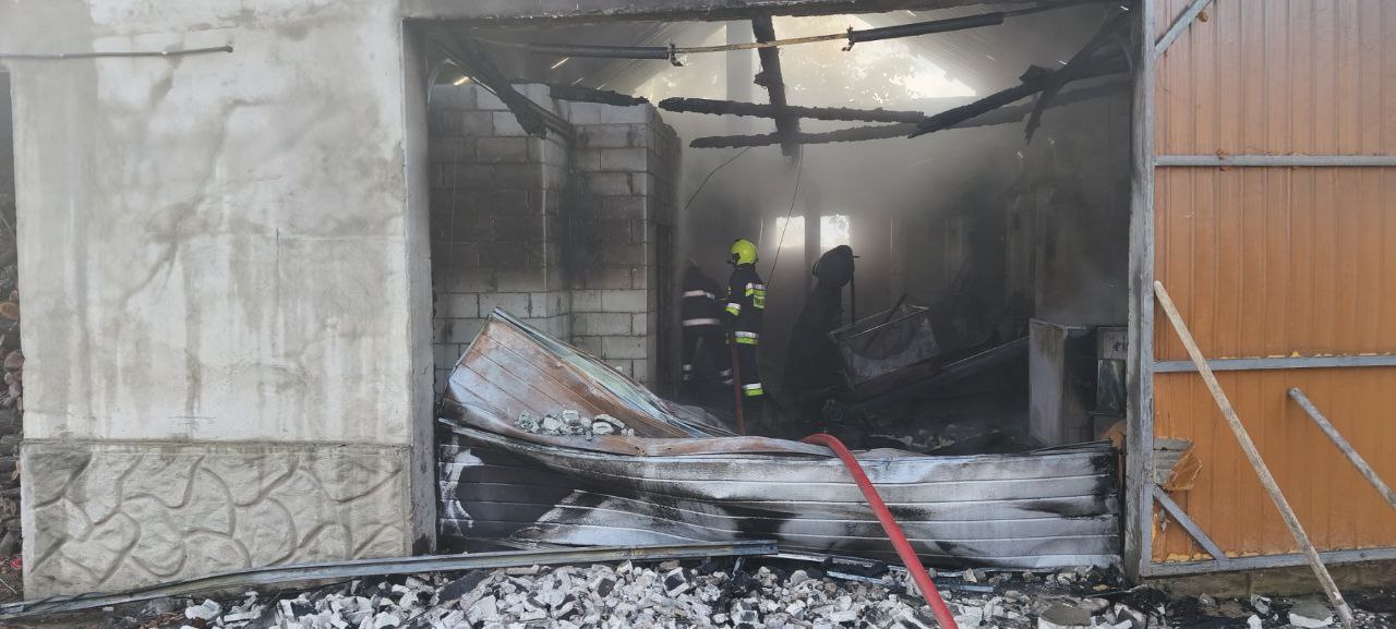 Pompierii au intervenit la lichidarea unui incendiu izbucnit într-un depozit de producere a brichetelor din raionul Căușeni