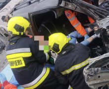 Descarcerare la Edineț: Un automobil a deparat și s-a tamponat într-un copac