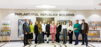 Parlamentul găzduiește expoziția de pictură a elevilor Liceului Academic de Arte Plastice „Igor Vieru” din capitală