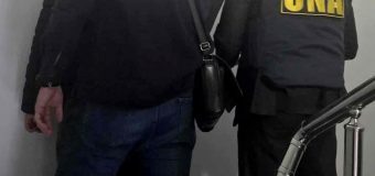 Mita – 2 000 de euro: Un bărbat din Chișinău a fost reținut în flagrant de CNA și procurori pentru trafic de influență