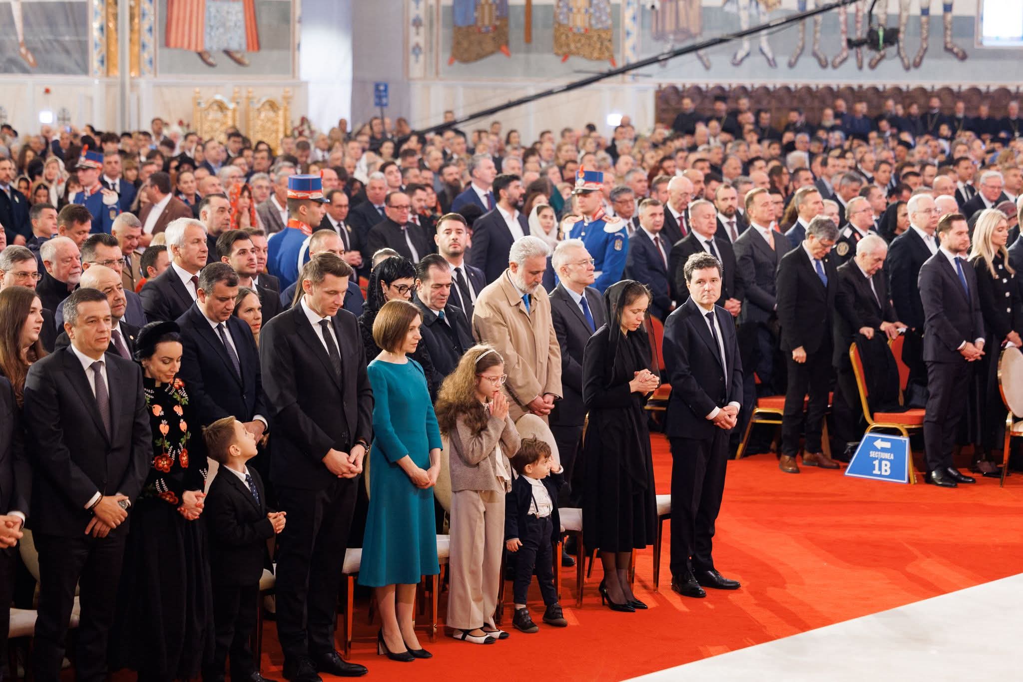 Maia Sandu a participat la București la slujba de sfințire a picturii Catedralei Naționale