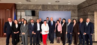 Premierul desemnat continuă seria de consultări publice