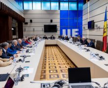 Consultări publice cu premierul desemnat au continuat