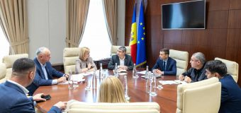 Ședință de lucru la Parlament