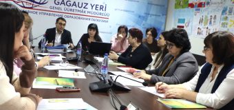 Progresele și provocările în predarea limbii găgăuze în clasele primare, discutate la Comrat