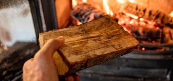 Trei persoane dintre care doi minori au fost la un pas de tragedie după ce s-au încălzit în încăpere cu o sobă defectă