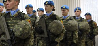 Un contingent de militari moldoveni a plecat la București pentru a participa la parada militară din 1 decembrie
