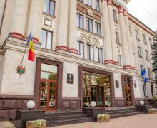 Curtea de Conturi reafirmă caracterul apolitic al instituției precum și independența conducerii sale, inclusiv a președintelui și membrilor