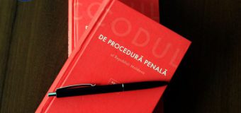 Agresorul care a atacat o judecătoare cu o cheie de gaz în sala de judecată va sta 5 ani după gratii