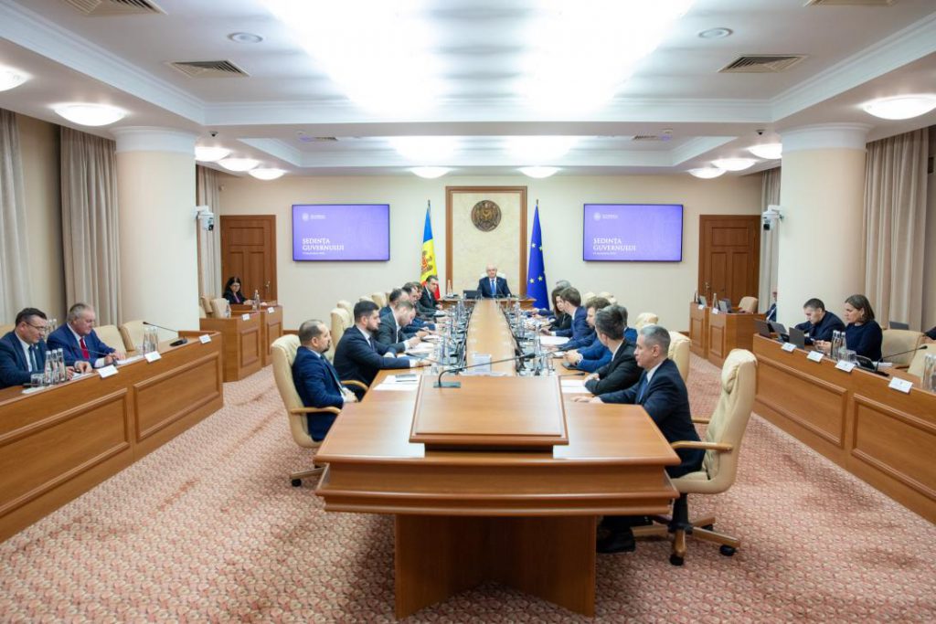 Numiri și demisii la Guvern