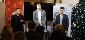 Dialog deschis și autografe la prezentarea cărții „Securitate: ghid scurt”