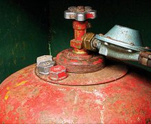 O persoană a suferit arsuri în urma unei deflagrații la o butelie de gaz