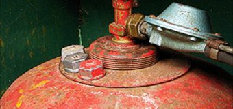 O persoană a suferit arsuri în urma unei deflagrații la o butelie de gaz