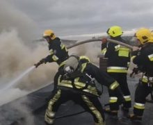 Acoperișul unui bloc de locuit din centrul Capitalei a luat foc