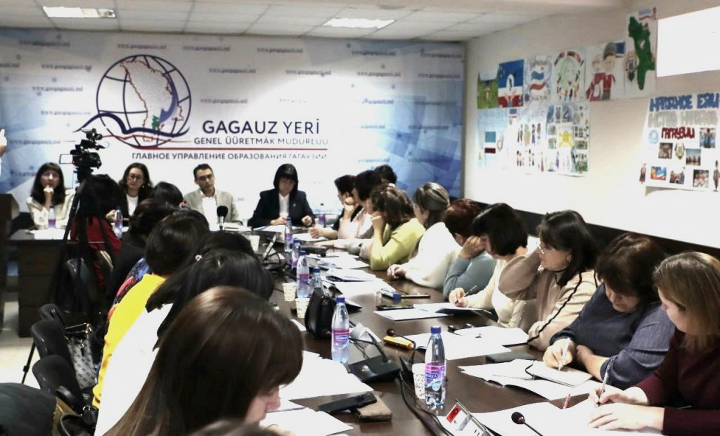 Progresele și provocările în predarea „Istoriei, tradițiilor și culturii poporului găgăuz”, discutate la Comrat