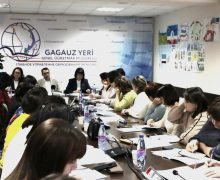 Progresele și provocările în predarea „Istoriei, tradițiilor și culturii poporului găgăuz”, discutate la Comrat
