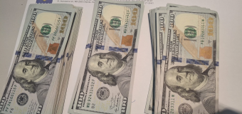 Au încercat să scoată ilicit din țară 50 mii dolari, dar au fost opriți la vamă