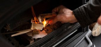 Explozia unei instalații de încălzit pe apă în sobă a luat viața unui bărbat iar altul se află în stare gravă în comuna Ciorescu