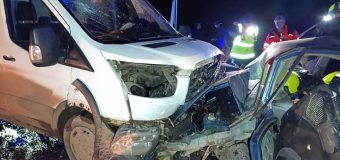 Accident la Drochia. Unul dintre șoferi a rămas blocat