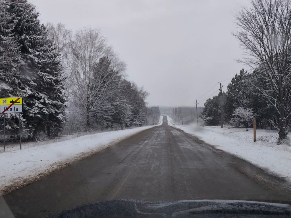 Drumarii intervin pe drumurile din nordul țării