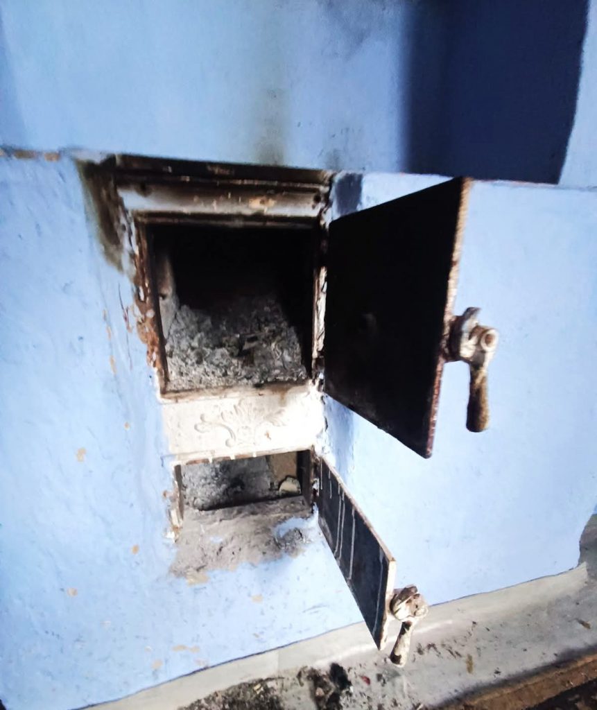 2 persoane, dintre care o minoră, au suferit intoxicație cu monoxid de carbon