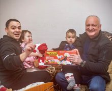 Igor Dodon a devenit „Moș Crăciun” pentru o familie din Anenii Noi
