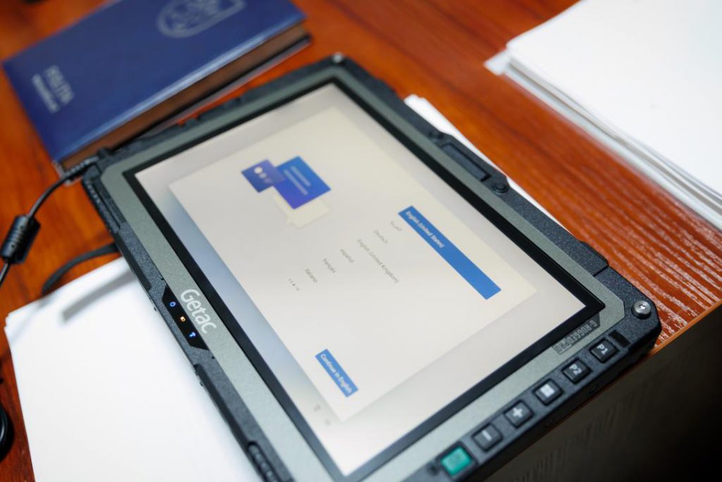 Poliția Națională a primit o donație de echipamente IT esențiale pentru îmbunătățirea eficienței în teren