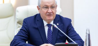 Premierul: Instituțiile statului sunt mobilizate și acționează coordonat pentru a curăța drumurile, a menține funcționarea serviciilor esențiale și a proteja siguranța oamenilor