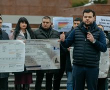 Flashmob al MAN la Președinție: Încetați să vă bateți joc de cetățeni, priviți aceste facturi și plătiți-le voi