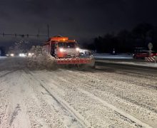 Peste 200 autospeciale și muncitori au fost la datorie în această noapte pe drumurile naționale