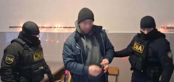 Bărbat din Șoldănești, reținut de CNA pentru pretinderea unei mite de 50 mii de euro pentru soluționarea unui dosar de trafic de ființe umane