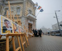 Consilierii MAN au desfășurat un flashmob în fața Primăriei Chișinău