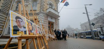 Consilierii MAN au desfășurat un flashmob în fața Primăriei Chișinău