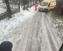Salvatorii au fost solicitați în patru situații pentru tractarea-deblocarea ambulanțelor aflate în dificultate
