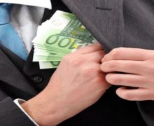 Un avocat a fost condamnat la un an de închisoare pentru trafic de influență