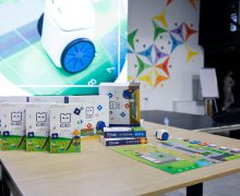 Dezvoltarea competențelor în utilizarea echipamentelor digitale la ore, pentru învățători din mai multe școli din țară