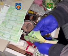 Pretins coreograf și conducător artistic din Comrat – reținuți, după angajarea șoferilor pentru transportarea ilegală a migranților din Asia și Africa în Uniunea Europeană