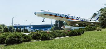 Curiozități despre avionul de la intrarea Aeroportului