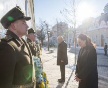 Premierul, la Kiev: Am adus un omagiu, alături de Prim-ministra Ucrainei, eroilor ucraineni care și-au dat viața pentru a-și apăra poporul, pentru libertate și independență
