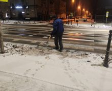 Serviciile Primăriei Chișinău au intervenit pe parcursul nopții la deszăpezire și combatere a lunecușului