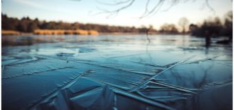 Salvatorii avertizează: Strat subțire de gheață pe suprafața apelor