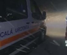 Un bărbat a decedat după ce ambulanța care l-a preluat a rămas blocată în zăpadă