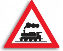 O persoană stătea întinsă între șinele căii ferate