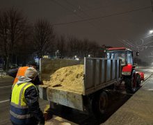 Echipele serviciilor municipale au lucrat pe parcursul nopții pentru a asigura circulația