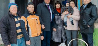 De ziua sa, a oferit daruri. Igor Dodon, alături de o familie numeroasă: „A trecut recent printr-o perioadă dificilă”