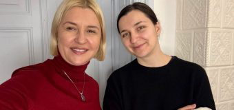 (FOTO) Iarna trecută – ea, acum – fiica ei e cu mâna în ghips. Irina Vlah: „Iarna ne pune la încercare”