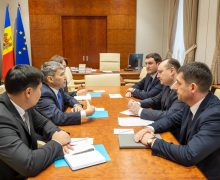 Vlad Batrîncea și Vladimir Odnostalco s-au întâlnit cu ambasadorul Kazahstanului