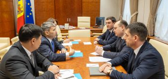 Vlad Batrîncea și Vladimir Odnostalco s-au întâlnit cu ambasadorul Kazahstanului